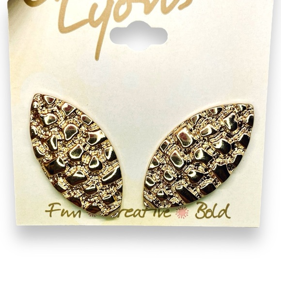 Erica Lyons Large Oval Croc Pattern Gold Tone Clip On Earrings NWT - Picture 3 of 4